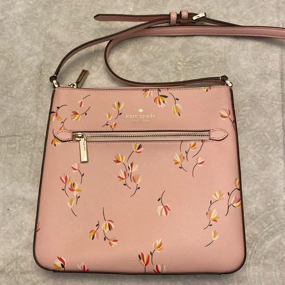 Kate Spade NWOT Pink Crossbody 9.5x9.5x1.5 - Picture 1 of 11